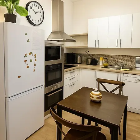 Large Renovated 5 Bedroom And Spacious Daire *