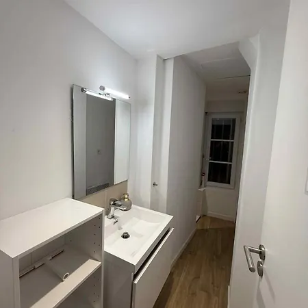 Large Renovated 5 Bedroom And Spacious *